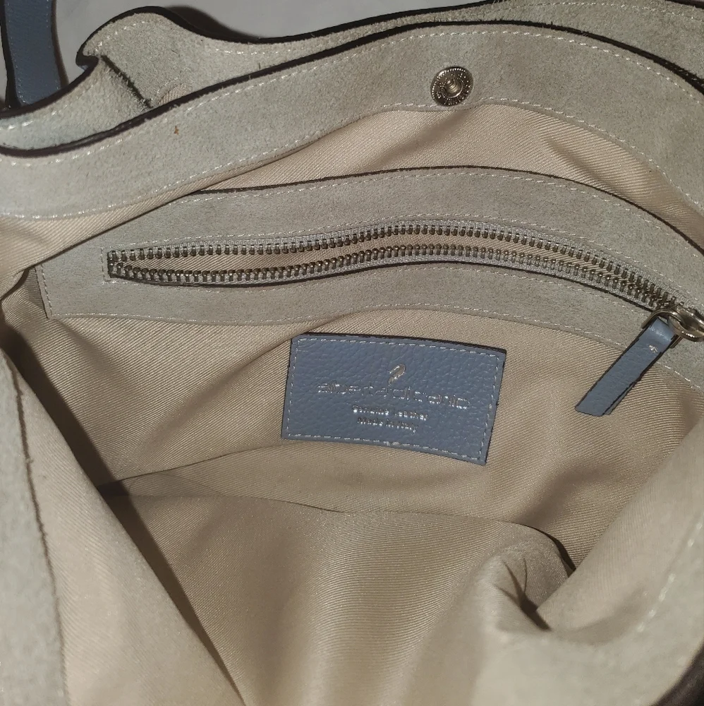 Alberta di Canio Italian leather blue purse. Silvwr hardware.